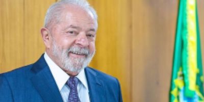 Lula está bem e conversando, fala médico 