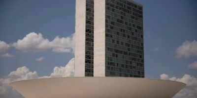 Câmara aprova pena para quem divulgar imagens de nudez geradas por IA