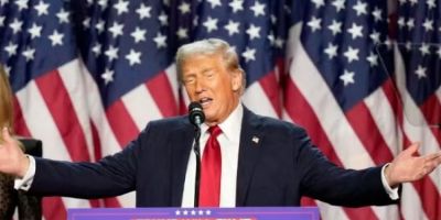 Trump assina tarifa de 50% e considera Brasil ameaça aos EUA
