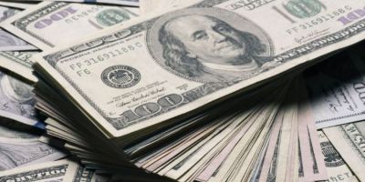 Dólar cai 0,7% e fecha o dia vendido a R$ 5,36