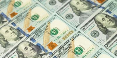 Dólar sobe 0,37% e fica perto de R$ 5,30