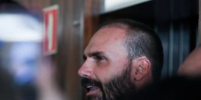 STF forma maioria para tornar Eduardo Bolsonaro réu no tarifaço