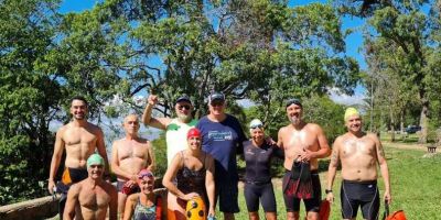 Nadadores e remadores participam de desafio coletivo de 3 km no Lago Guaíba