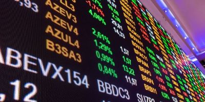 Bolsa bate recorde e fecha pela primeira vez acima dos 165 mil pontos