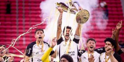 Corinthians bate Flamengo por 2 a 0 e é bicampeão da Supercopa Rei