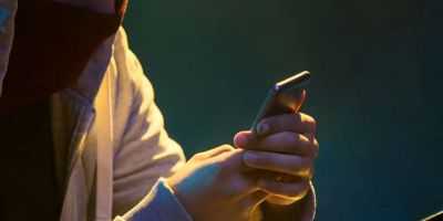 Levantamento identifica 173 vítimas de deepfakes sexuais em escolas