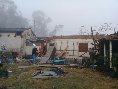 Famílias têm casas destruídas no interior Chuvisca (27fev18)