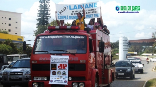 Campeã mundial desfila pelas ruas de Camaquã (24mar2015)