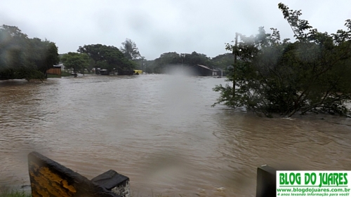 Enchente b. Gaúcho e Jardim do Forte, Camaquã/RS (11out2015)